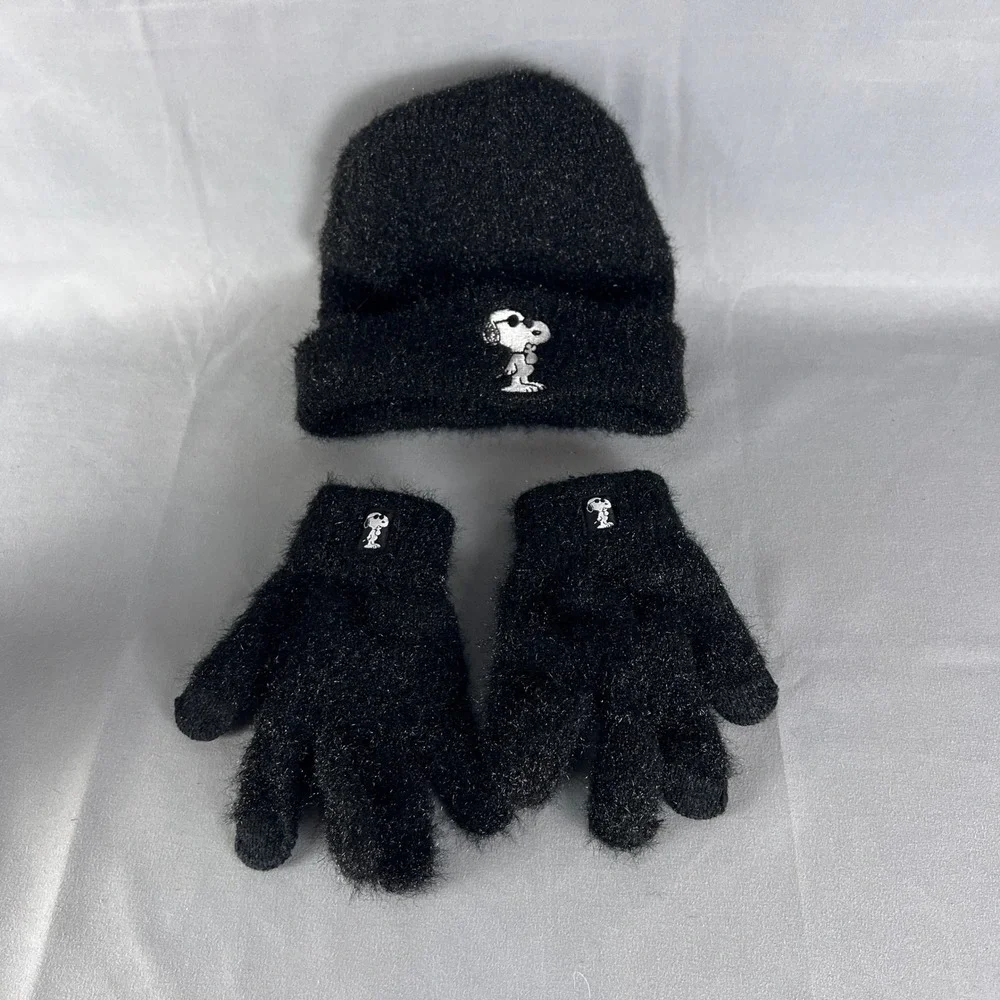 Peanuts Beanie Hat Gloves Set Kids One Size Knit Black Snoopy Winter Warm